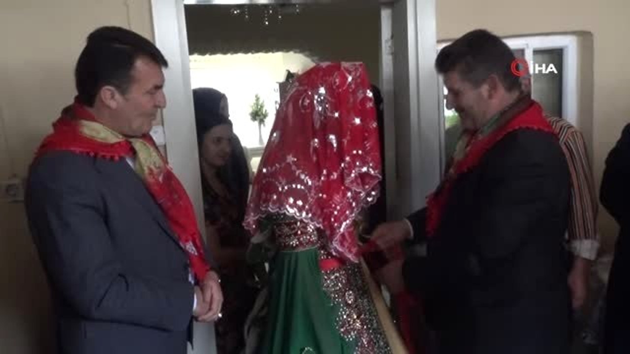 Fetih Şenliklerinde Köy Düğünü Coşkusu