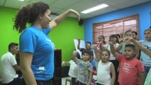 Niños de bajos recursos conectan con la música para cambiar su ritmo de vida en Nicaragua