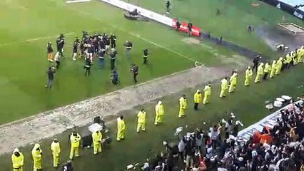 La divertida caída de Pione Sisto durante la celebración del Celta