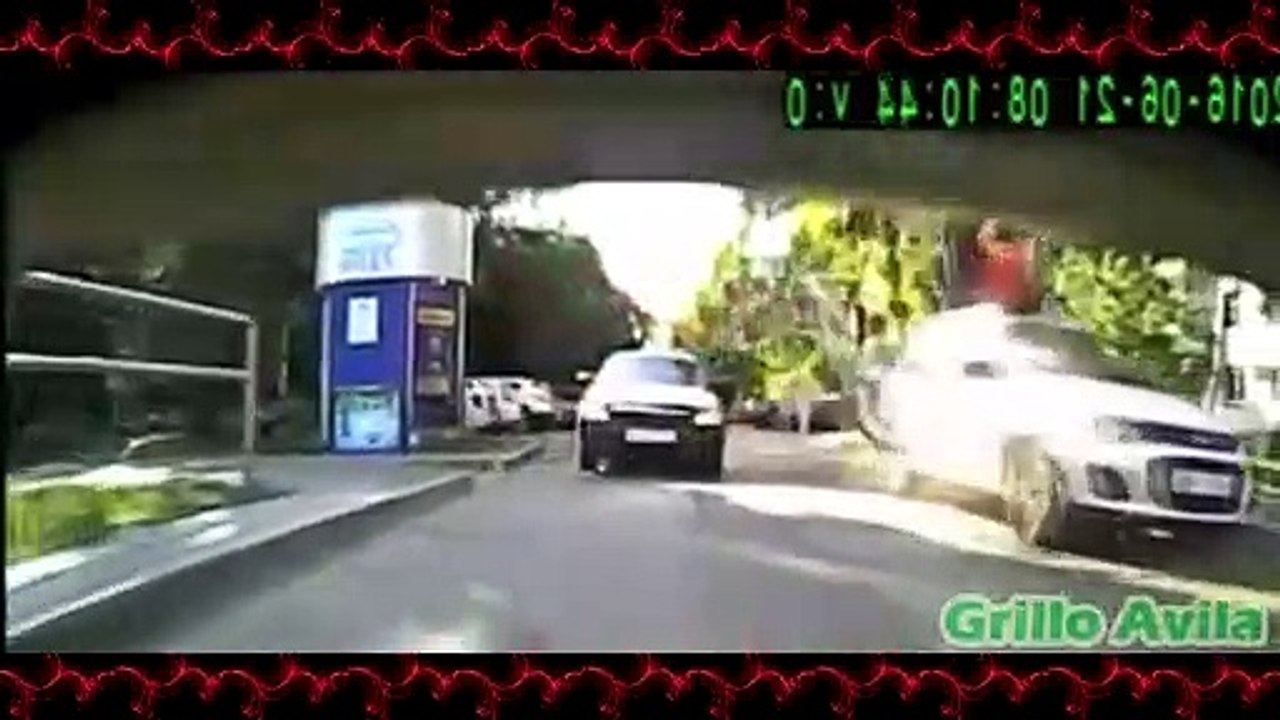 Niña Choca Su Bici Contra Patrulla