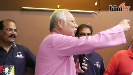 Keluar surau, ada orang bisik minta maaf selepas caci saya dulu - Najib