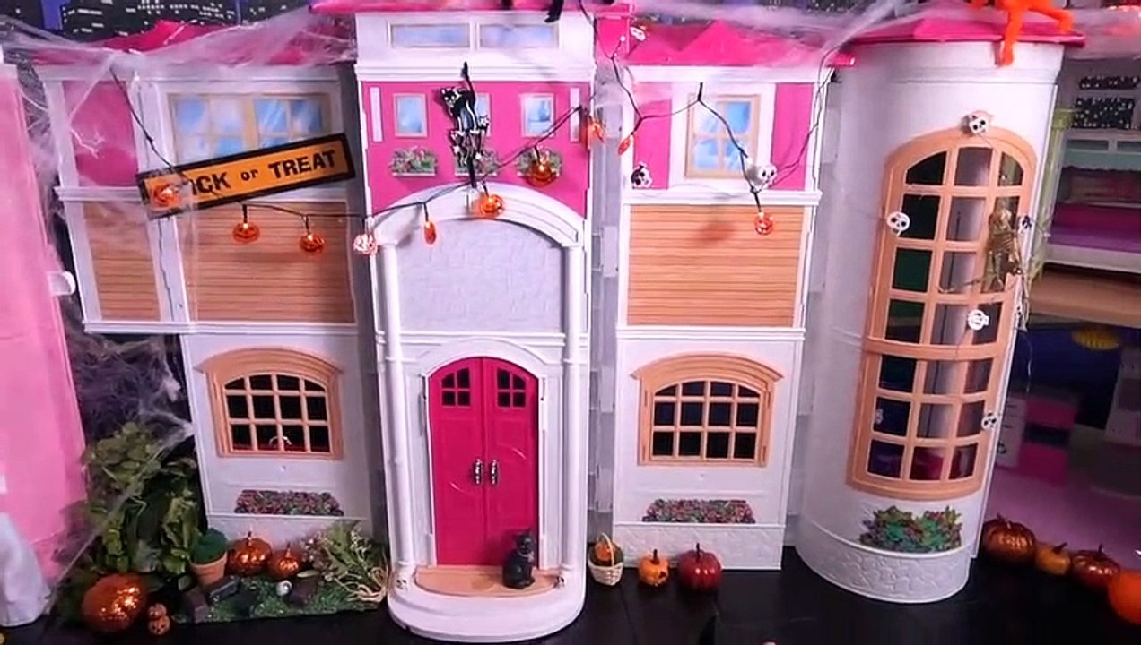 Barbie LOL Surprise Dolls TRICK OR TREAT Halloween Costumes - LOL Families Dollhouse | Boomerang