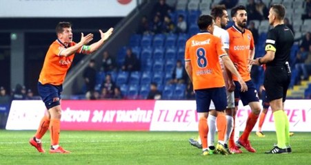 Sarı Kart Gören Emre, Sinirlenerek Formasını Yırttı