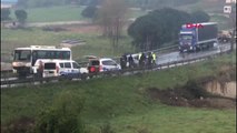 Otomobil, Yolcu Servis Minibüsüyle Çarpıştı 4'ü Ağır 6 Yaralı