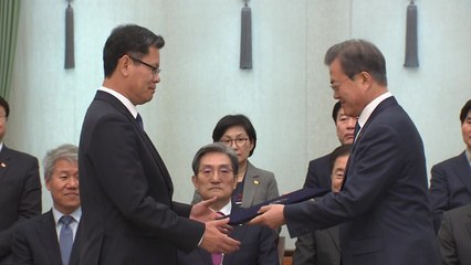 문 대통령, 박영선·김연철 임명...야당 반발 / YTN