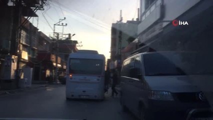 Kapıları Kapanmayan Dolmuşta Tehlikeli Yolculuk Kamerada