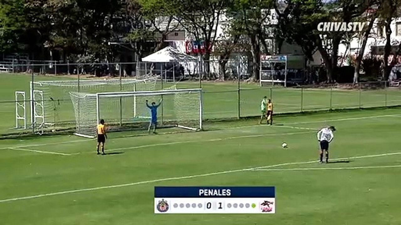 Ce joueur mexicain marque le tir au but le plus chanceux de l’année