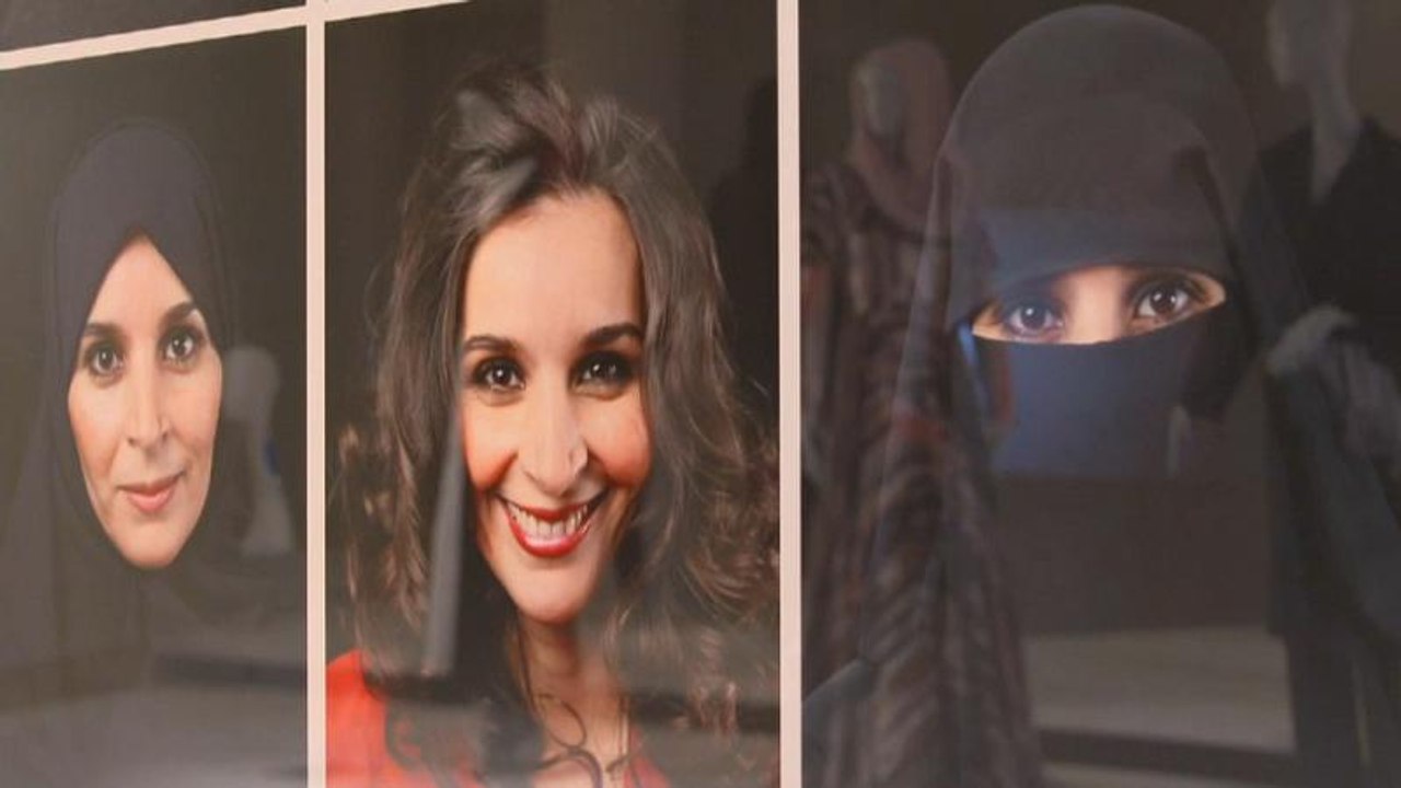 Kritik und Sicherheitskontrollen: 'Kopftuch'-Ausstellung in Frankfurt