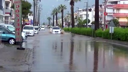 Didim’de Şiddetli Yağmur...Bulvar ve Caddeler Sular Altında Kaldı, Rögarlar Taştı