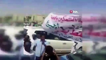 Sudan’da cumhurbaşkanının istifası isteniyor