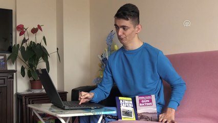 Tek parmağıyla üçüncü kitabını yazıyor - ORDU