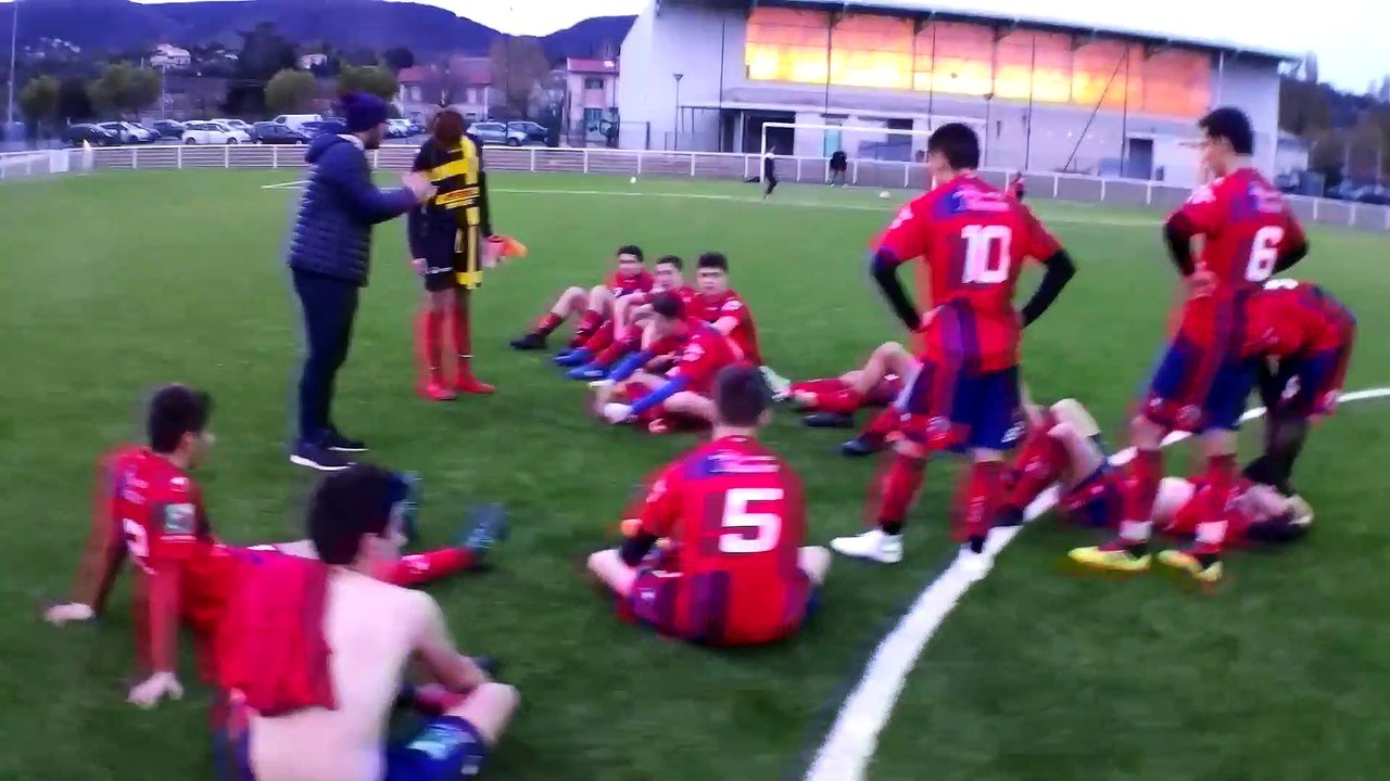 Les U17 après leur victoire devant Rhodia