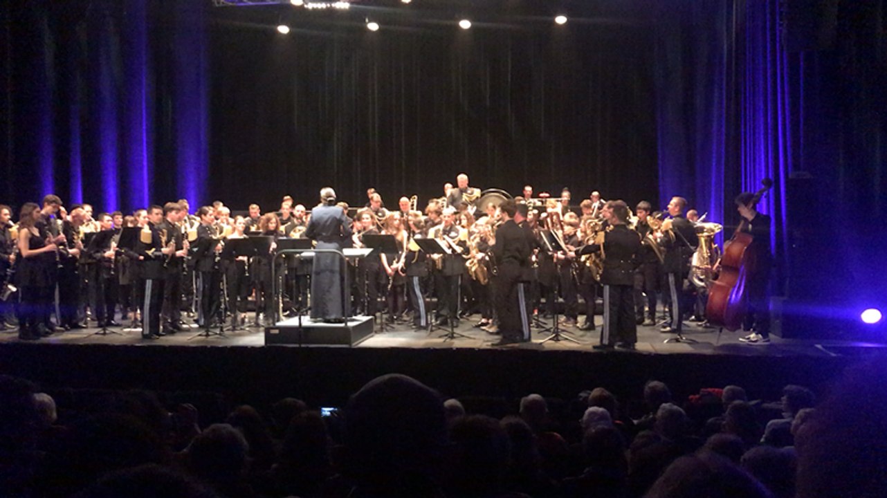 Jeunes du conservatoire et musiciens militaires sur la même scène