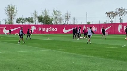 Caparrós Dirige con Intensidad el Entrenamiento del Sevilla