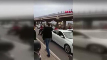 Göztepe'de Taraftarlar ile Futbolcular Birbirine Girdi
