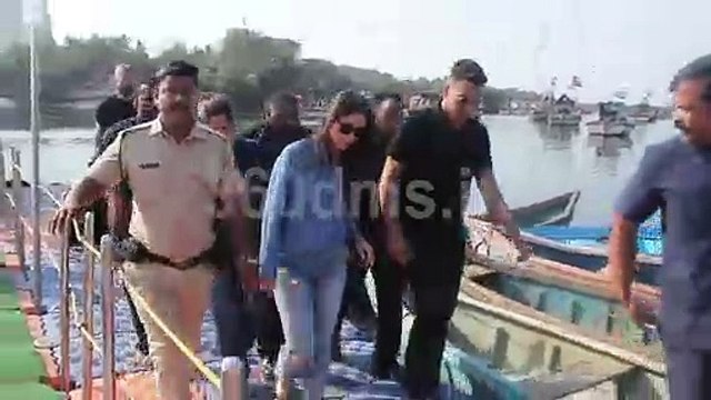 Akshay and Kareena spotted at Versova Jetty after last schedule of Movie Good News