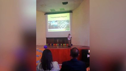 El maestro del aguacate tiene 4 años y arrasa con sus charlas