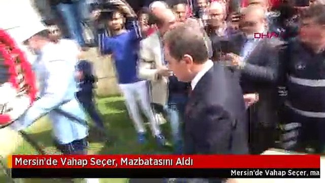 Mersin'de Vahap Seçer, Mazbatasını Aldı