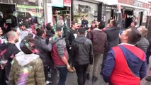 Kavga ihbarına giden polis ekiplerine sürpriz...Konfeti ve dev Türk Bayrağı ile karşılandılar