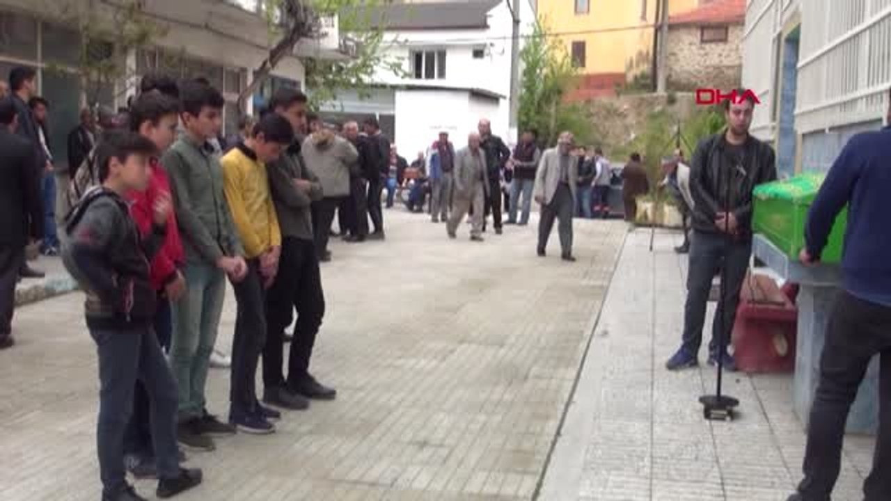 Aydın 'Mavi Balina' Kurbanı Olduğu Sanılan 14 Yaşındaki Raşit, Toprağa Verildi