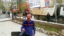 Maçoğlu, belediye önündeki güvenlik duvarlarını yıktırdı