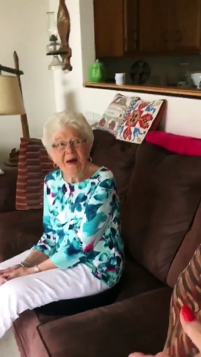 Cette mamie de 95 ans reçoit une belle surprise pour son anniversaire : sa meilleure amie d'enfance !
