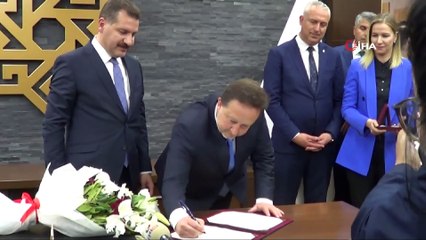 Karesi ve Altıeylül'de başkanlar göreve başladı