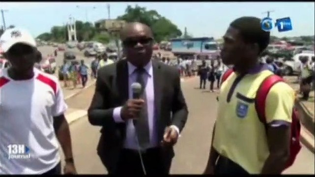RTG/Protestation des élèves en classe de Terminale contre la mesure du gouvernement sur l’obtention des bourses dans les universités et grandes écoles