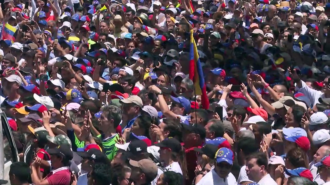 Venezuelans divided as Guaido calls 'everyone to the streets'