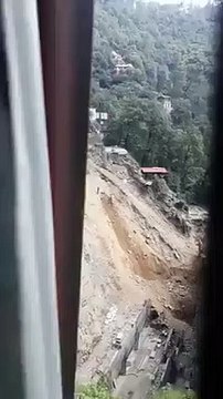 Des ouvriers indiens travaillent dans le vide sans protection ! Boulot risqué