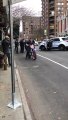 Ce policier sur une motocross confisquée se prend la gamelle de sa vie