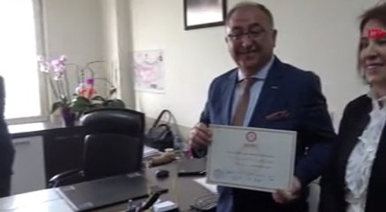 CHP'li başkan balkondan "itirazım var" şarkısını dinletti