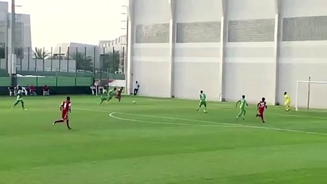 Footballeur vs Poteau déclairage