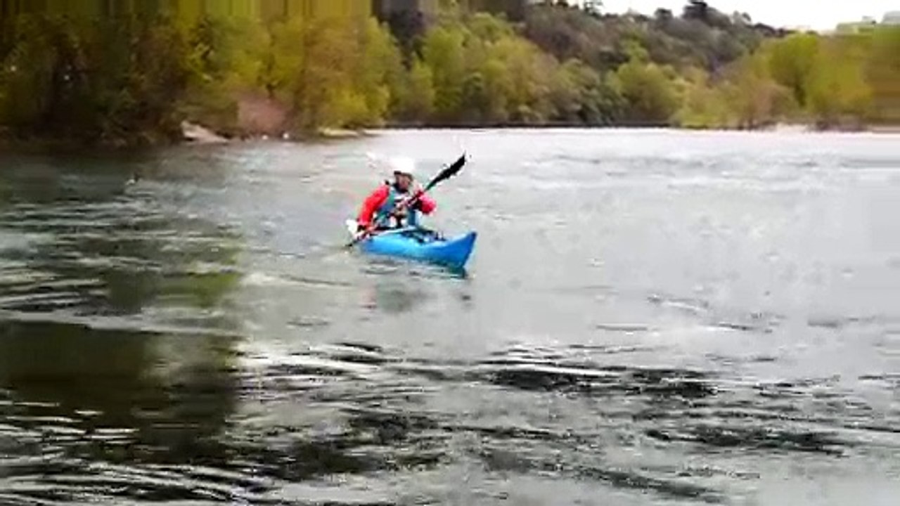 Vague de la Feyssine en kayak de mer (1)