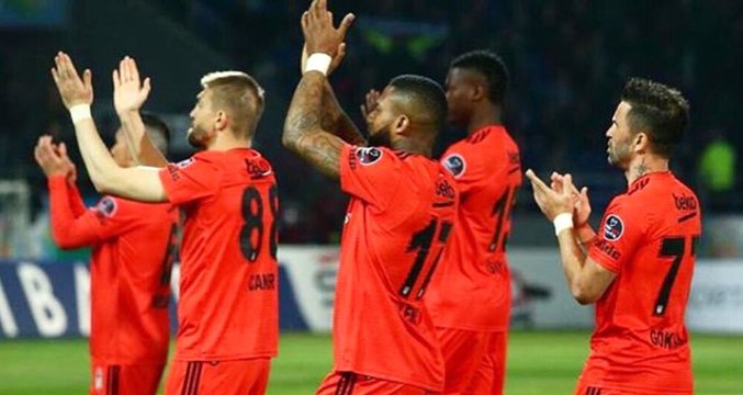 Beşiktaş'ın Ünlü Taraftar Grubu Çarşı'dan Yerel Seçim Göndermesi