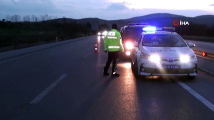 Kontrolden çıkan otomobil refüje devrildi: 6 yaralı