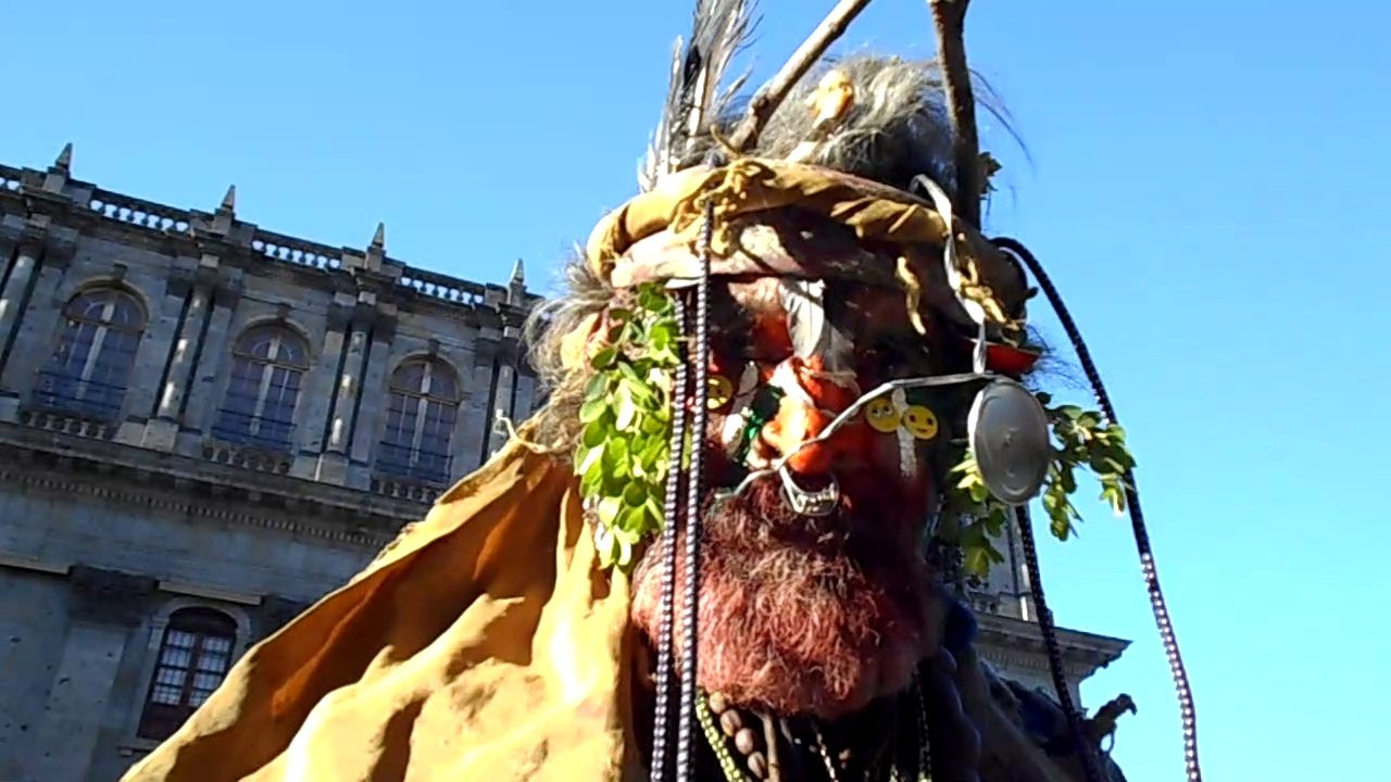 Tlacuilo, el poderoso chamán que ve más allá del horizonte.