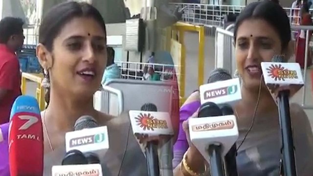 Actress kasthuri press meet: மதுரை விமான நிலையத்தில் நடிகை கஸ்தூரி பேட்டி- வீடியோ