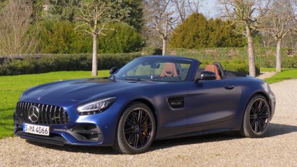 Mercedes-AMG GT C Roadster Design in Brilliant blue