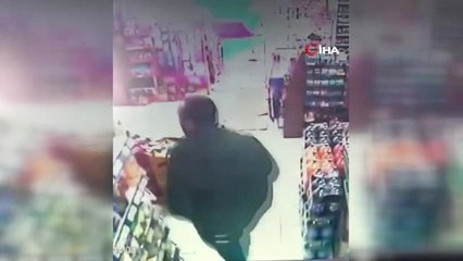 Market Çalışanına Yakalanan Mama Hırsızı Kamerada