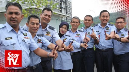 Video herunterladen: Rantau by-election: Early voters cast ballots on Tuesday