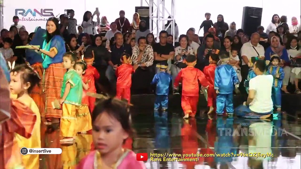 INSERT - Lucunya Rafathar Tampil Di Depan Orang Banyak