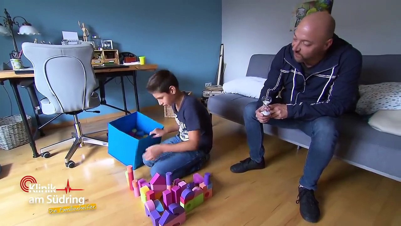 Leidet das Baby? Elia (9) erträgt das Geschrei nicht! | Die Familienhelfer | SAT.1 TV