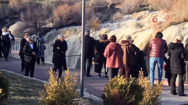 Muradiye Şelalesi baharla birlikte coştu