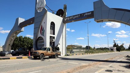 Λιβύη: Ανεστάλησαν οι πτήσεις στην Τρίπολη - Στόχος βομβαρδισμού το αεροδρόμιο