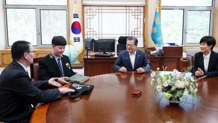 문 대통령, '안중근기록물' 기증한 중학생 靑 초청 / YTN