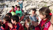 Suriyeli çocuklar kimyasal silah kurbanlarını tiyatroyla andı - İDLİB
