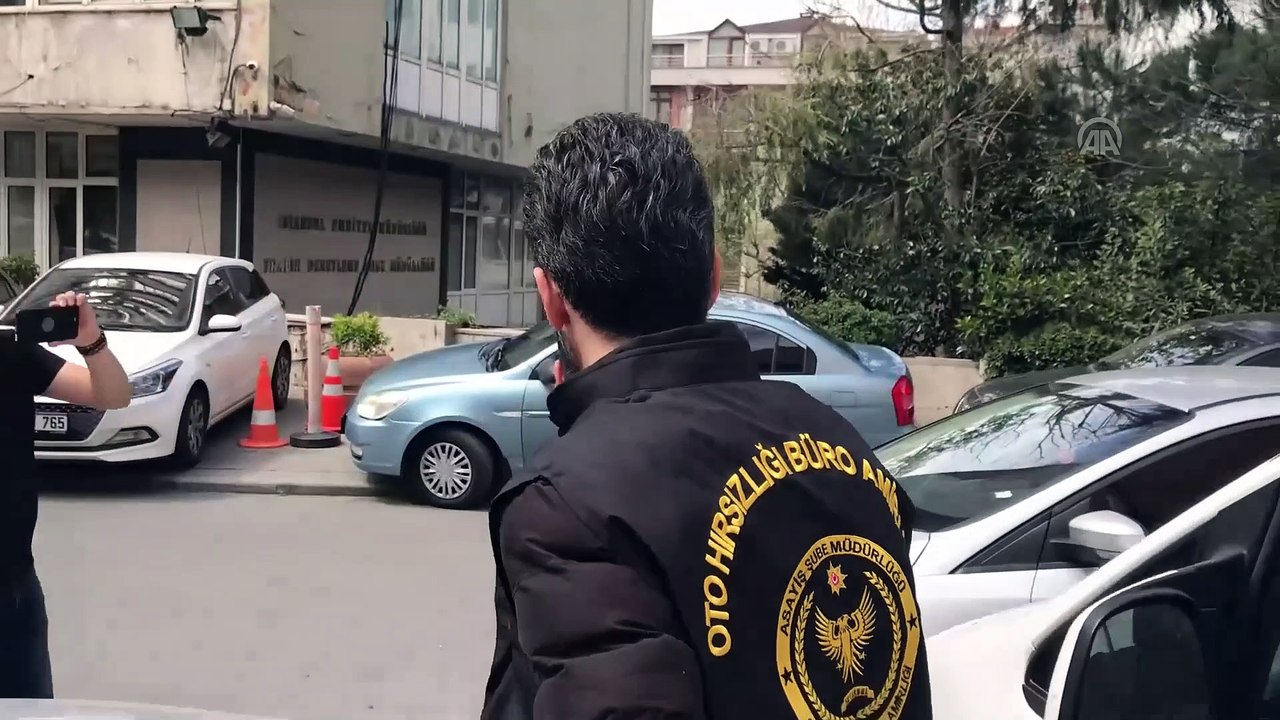 Halı sahada maç yapanların araçlarını çalan şüpheliler yakalandı - İSTANBUL
