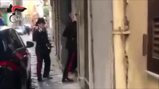 Napoli - smantellati due gruppi camorra per droga: 22 arresti