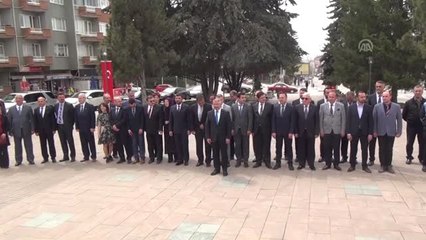 Başkan Aşgın, Atatürk Anıtı'na Çelenk Sundu